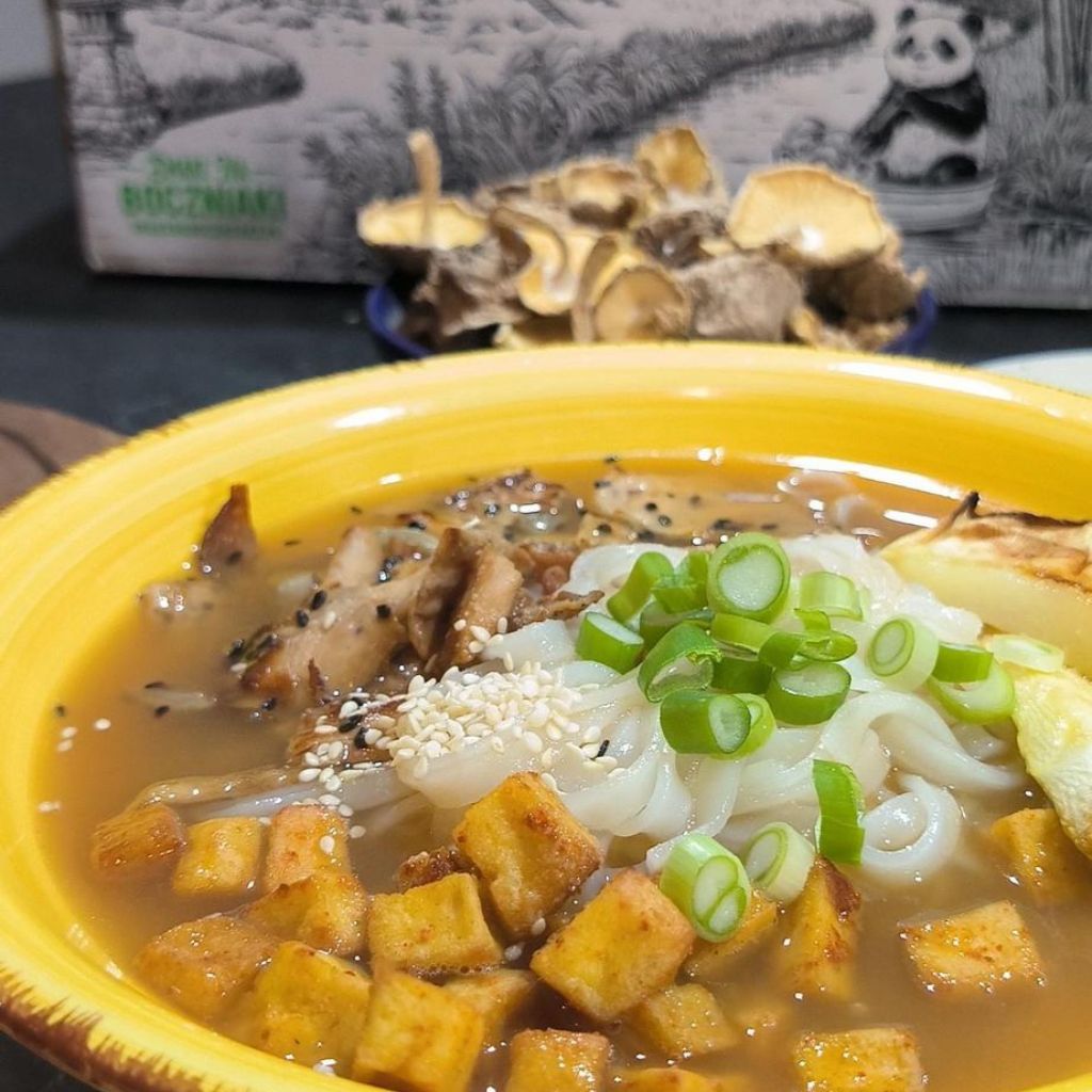 Ramen z shiitake i boczniakami